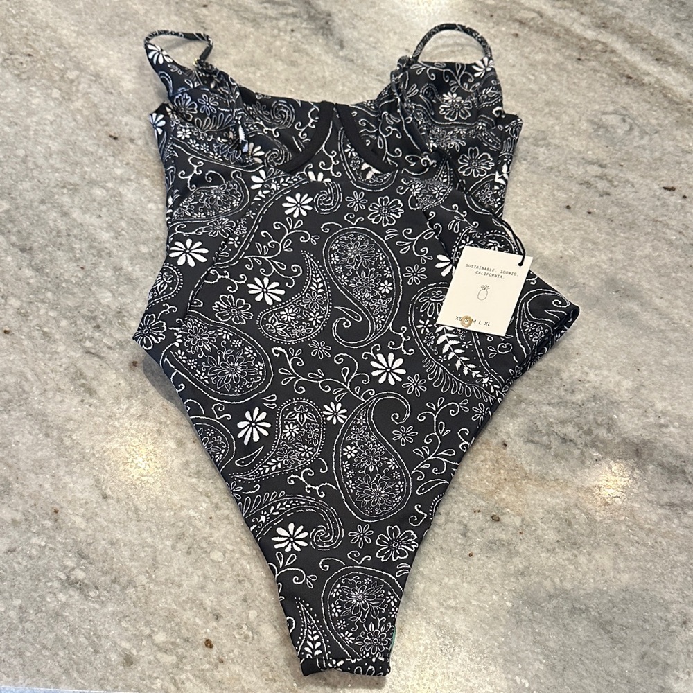 Skatie Rachel One Piece in Black/blue and White Paisley - Picture 4 of 4